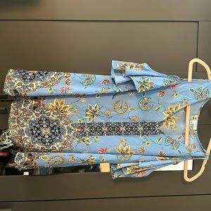 Cute top with cold shoulder sleeves